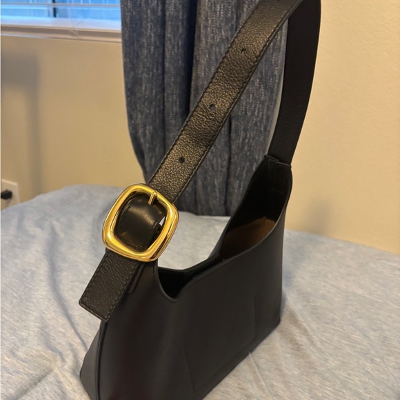 Madewell Black Leather Shoulder Bag with Minimalist Design - Picture 3 of 3